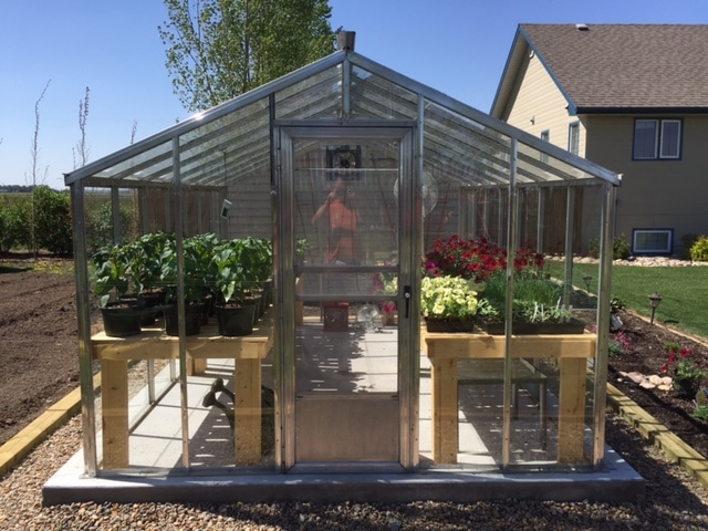 Cross country greenhouse from the 1970's (front-view)